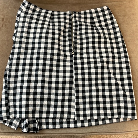 Checked cute ruffle skirt - Picture 2 of 3